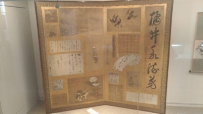 坂本龍馬紀念館中所展出，近江屋中日式屏風的複製品。